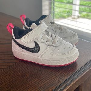 Kids Nike size 5